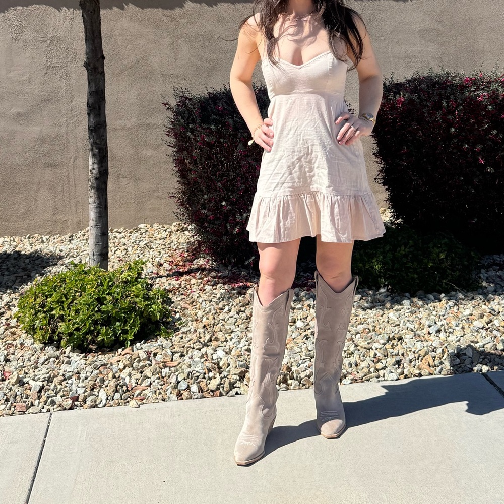 PLT PRETTYLITTLETHING STONE TIERED CROSS BACK SHIFT DRESS